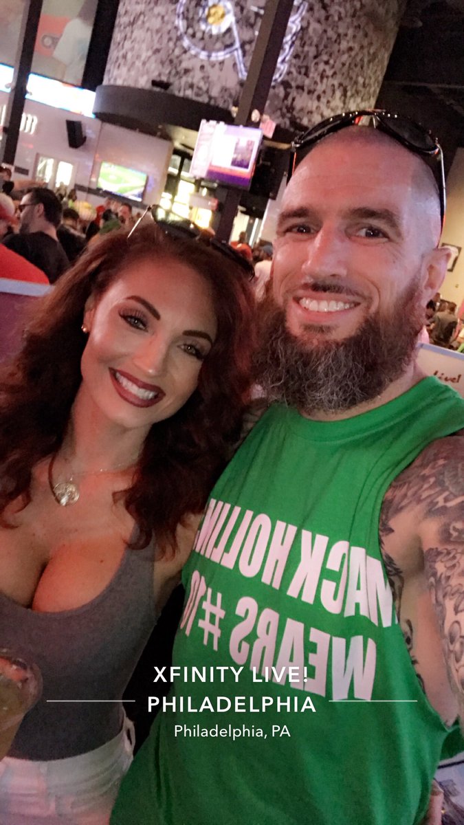 KarateMark215's tweet image. Great time with this fox 🦊 
#975FanFest #LondonContest