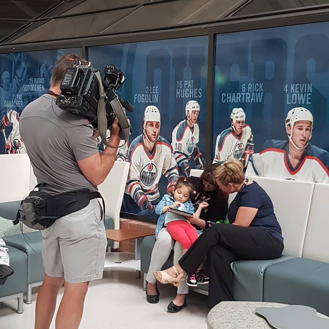 iKare_4Kids's tweet photo. We are going to be featured on @ctvedmonton Prime Time Alberta's Story! A HUGE THANK YOU to some of the families and Stollery staff that came to the @StolleryKids hospital to share their experiences ๐
Stay tuned.....
#ikare4kids #Grateful #ctv #nonprofit #oilers #yeg #rmhcna https://t.co/qLGQKT2PSF