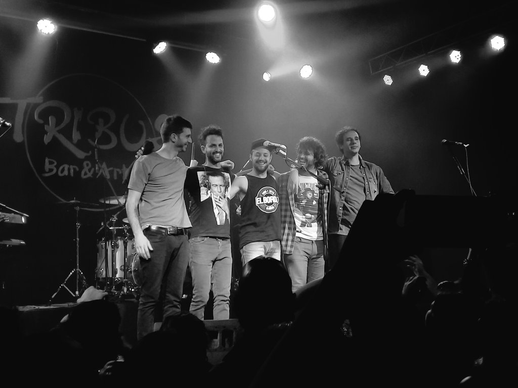 elbordoficial's tweet photo. ¡Muchas gracias Santa Fe!
Hoy nos vemos en Rosario ✊

20:30 hs Puerta
21:00 hs @sdsrockoficial 
21:40 hs Show
🎫 Entradas en puerta
Los esperamos en @RosarioVorterix 🙌
#ElBordo20Años https://t.co/d8W4vMR4CT