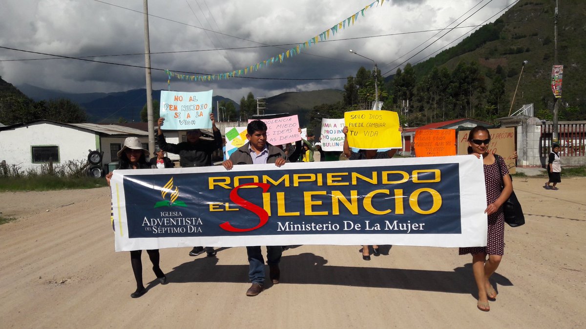KathiluRamirez's tweet photo. Gracias a los alumnos del COAR por su apoyo #RompiendoElSilencio #DMOxapampa #NoQuieroMorir #NoAlSuicidio @AdventistasMAC @YudyVilladeRome @AdventistasUPS @elardcabrera @AstonitasNelson https://t.co/kPliBgFEUb