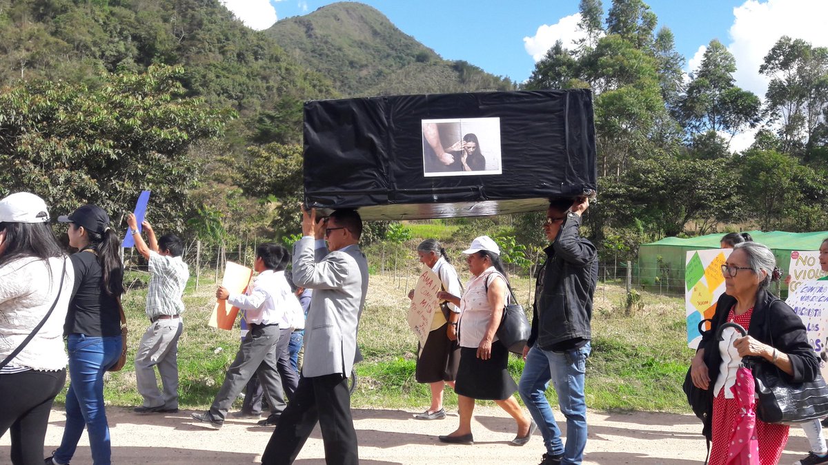 KathiluRamirez's tweet photo. Gracias a los alumnos del COAR por su apoyo #RompiendoElSilencio #DMOxapampa #NoQuieroMorir #NoAlSuicidio @AdventistasMAC @YudyVilladeRome @AdventistasUPS @elardcabrera @AstonitasNelson https://t.co/kPliBgFEUb