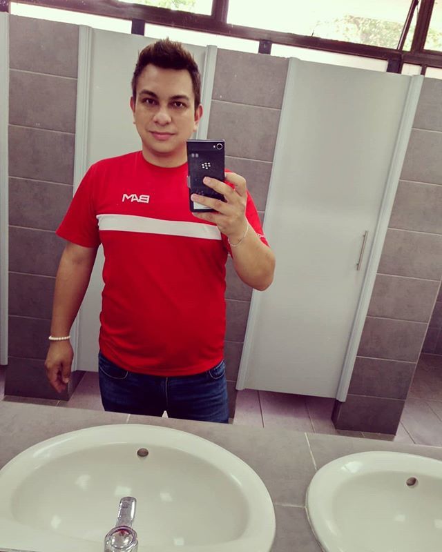 MalusUltor's tweet photo. • Iniciando Un Gran Fin De Semana | Starting A Great Weekend — #Music #EDM #Man #Guy #Gentleman #BlackBerry #BlackBerryMotion #Working #IG2TW • https://t.co/t1Lw1W2eYr