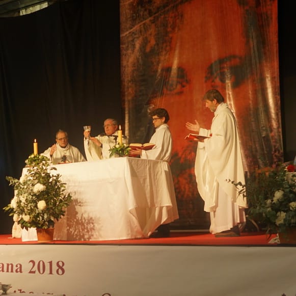 oscar_ojea's tweet photo. En la Eucaristía damos gracias. La #AsambleaDiocesana nos envía a ser testigos de la cultura del encuentro.
Esperanza comprometida en cada Comunidad de @DiocesisSI https://t.co/EoYWcgBBK5