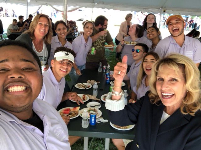 sunyoswego's tweet photo. President Deborah Stanley and students enjoying #ozmovein 2018 at annual Welcome BBQ/Picnic. Welcome new students to the Oswego family! https://t.co/3EOdwp7LuS