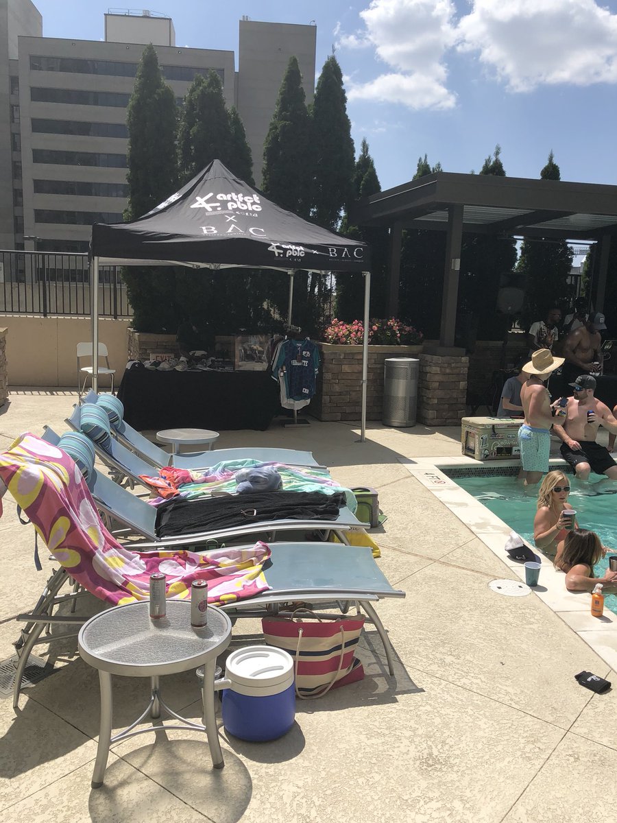 Reggiestanford3's tweet photo. #TheView winning local & getting outside our four walls at an #ACC #FiberTEAM #PoolPartyTableDay 🔥🔥🔥#TeamworkMakesTheDreamWork #CharLIT #RodgersTHAT #TMT #JustGo #LongLiveSummer #PoolPartyHost #LifeatATT @MarqRodgers @thatsgreenleaf @ClaireReazin @MidAtlantic1860 @404girl https://t.co/t080rOOkOS
