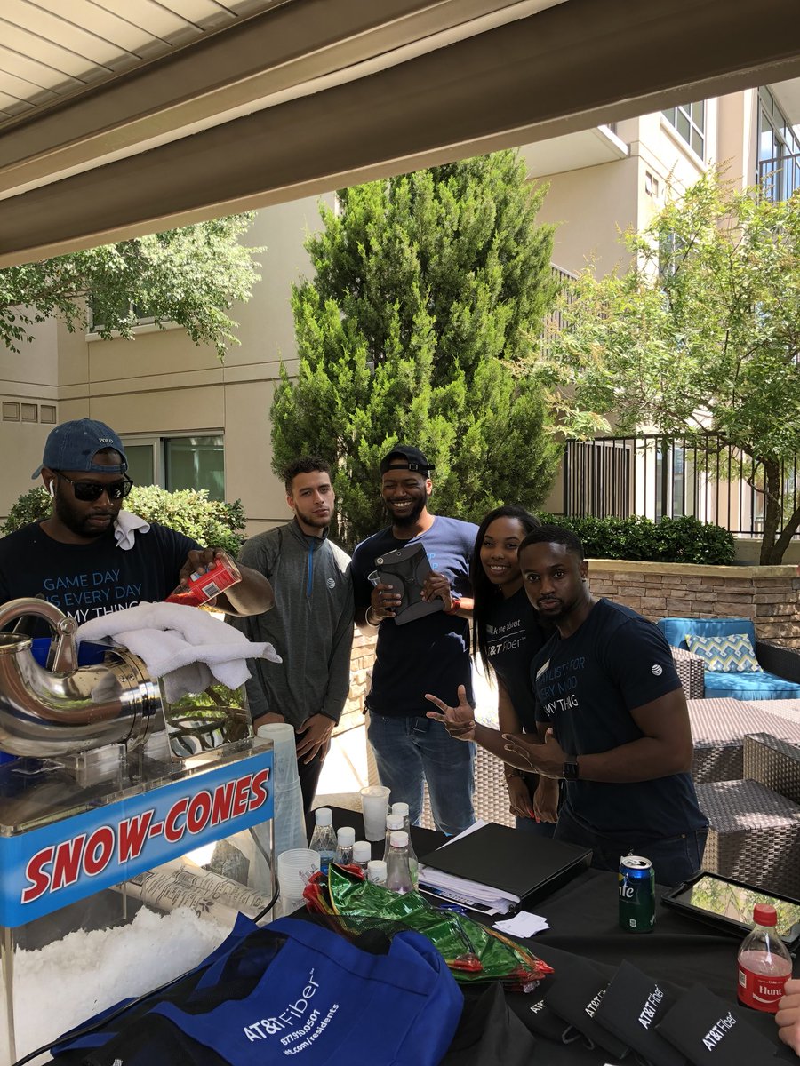 Reggiestanford3's tweet photo. #TheView winning local & getting outside our four walls at an #ACC #FiberTEAM #PoolPartyTableDay 🔥🔥🔥#TeamworkMakesTheDreamWork #CharLIT #RodgersTHAT #TMT #JustGo #LongLiveSummer #PoolPartyHost #LifeatATT @MarqRodgers @thatsgreenleaf @ClaireReazin @MidAtlantic1860 @404girl https://t.co/t080rOOkOS