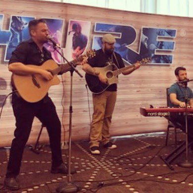 MattBurke_Music's tweet photo. I mean if you put a jam room in front of me, imma gonna jam... ๐ถ ๐ง ๐ธ @shure @cdbabymusic #diymusician #mbsolo #mattburkemusic #nashville #musician #singersongwriter #murderedout #allblackerthang #maninblack #classicman https://t.co/QTFvdoZPgj https://t.co/VnMZEnmzsR