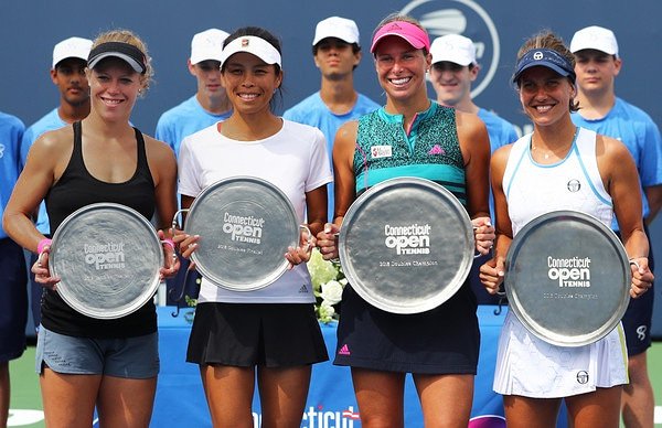 laurasiegemund's tweet image. Proud finalist at the side of Su-Wei Hsieh today @connecticutopen in #NewHaven! 🍾🌞🎾 @AndreaHlavackov and @BaraStrycova were just a little too strong for us - congrats to them for a great tournament! 👏
#connecticutopen2018 #ctopen2018 #finalists #comebackstronger #backontrack