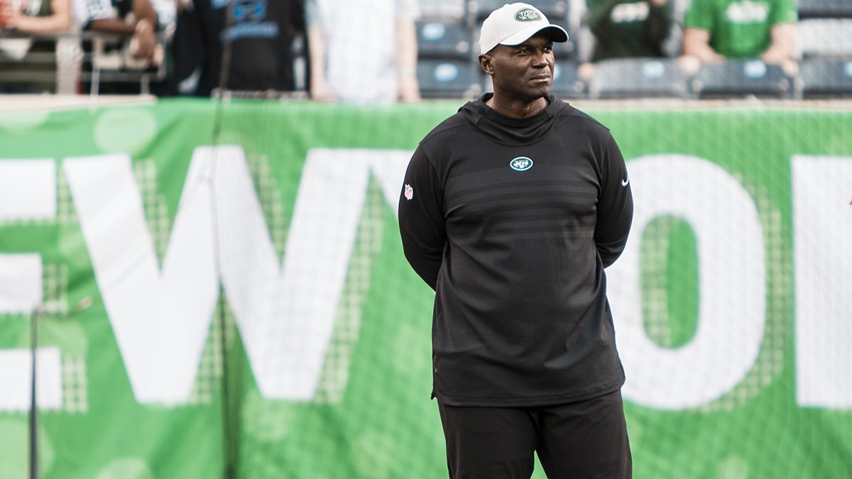 nyjets's tweet photo. "We’ll sit down and discuss it as a coaching staff and move forward from there."
Did the #MetLifeBowl provide more clarity on the starting QB job?
📰 https://t.co/xBYsxG9GVH https://t.co/4luVEwF1TJ