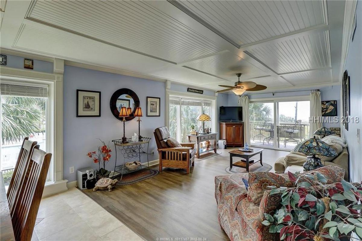 DunesRealEstate's tweet photo. See a virtual tour of one of our newest #listings 21 S Forest Beach DRIVE 212 #HiltonHea... https://t.co/SsKClozmDJ https://t.co/CEUb9sbTAm