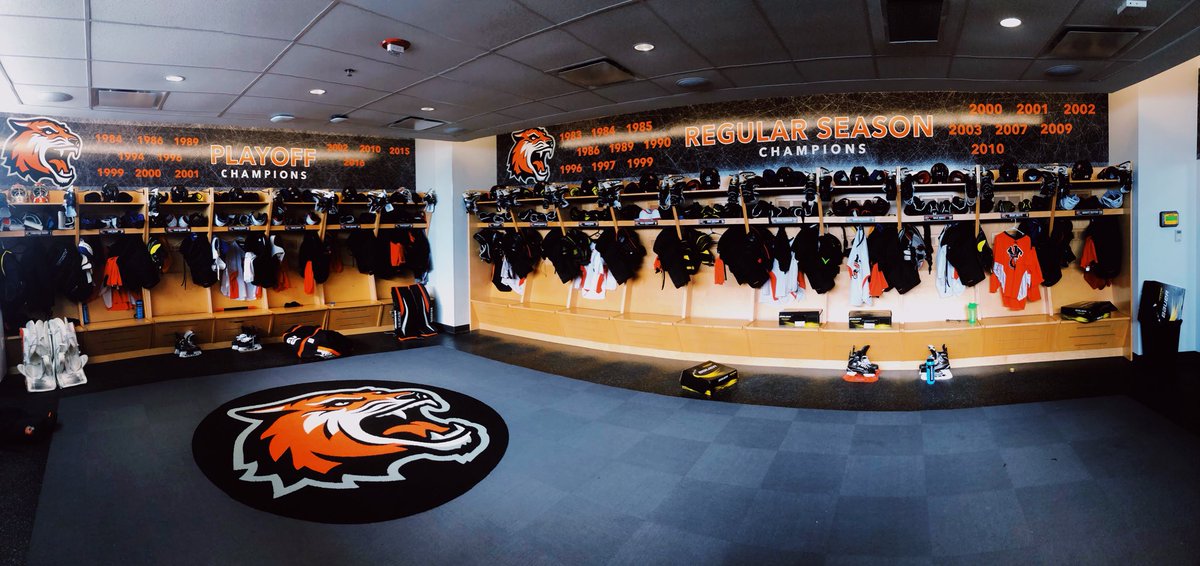 A gear-filled locker room!!! 😍🙌🏼