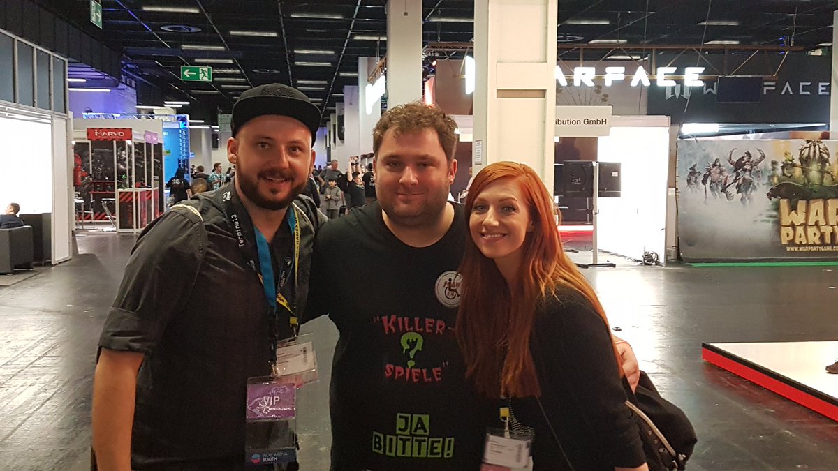 GamingInOrder's tweet photo. Jetzt ist die #Gamescom2018 auch für uns vorbei. Heute hatten wir tolle Gespräche mit Streamern und haben eine nahezu euphorische Grundstimmung zum #eSport erfahren. #proesport

Stellvertretend ein Bild mit @Lara_Loft und @fisHC0p - Danke für eure Zeit. https://t.co/qwgJnOLowu
