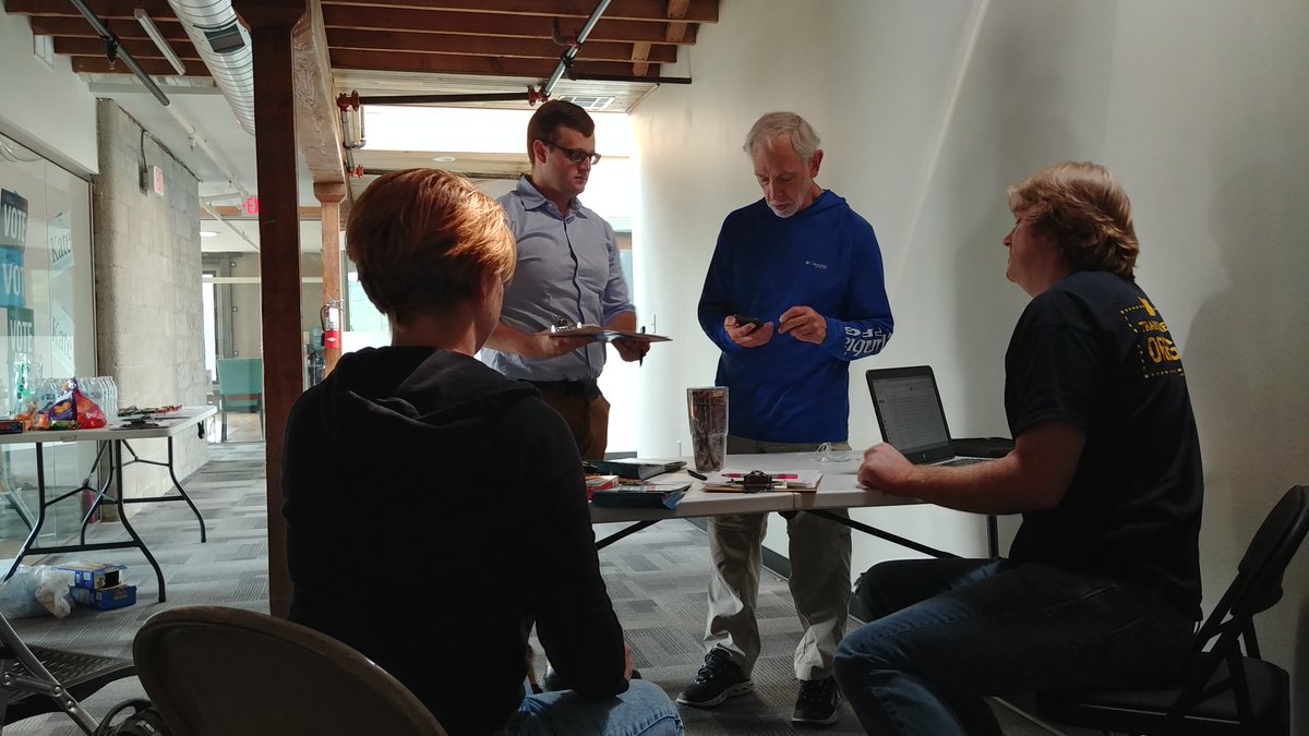 KateBrownForOR's tweet photo. Amy: We love debriefing with our volunteers after they knocked on lots of doors! #TeamKate #KickoffForKate #TwitterTakeover #orpol https://t.co/LKuTdK0syC