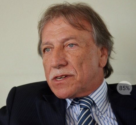 En @FoxSports_Uy anunciábamos su renuncia.Hizo todo lo que tuvo a su alcance y más. Trajo una eventual posibilidad desde <a href="/CONMEBOL/">CONMEBOL.com</a> para salir de esta situación.9Clubes le dieron la espalda.Pudo irse antes, pudo hacer la plancha:decidió comprometerse. Cero reproche.
<a href="/TIRANDO1010/">Tirando Paredes</a>