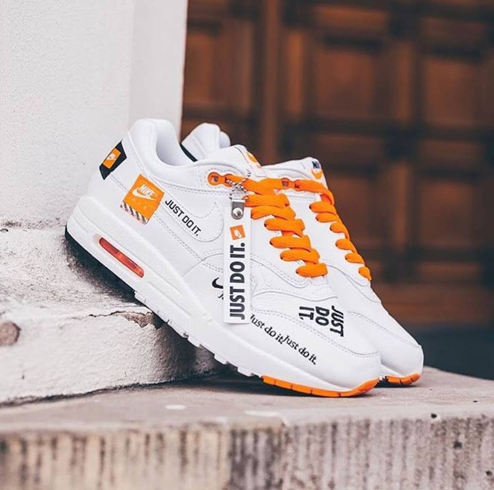 RackFits's tweet photo. Nike WMNS Air Max 1 JDI collection release available for sale! #shoejunkie #nike #WMNS #AIRMAX #new #fashion #JDI #white #orange #streetstyle #rack #rackwears #order #rackwearszn To place your order? Contact us via Whatsapp ☎️or BBM📱 https://t.co/bnbXhcrBEQ