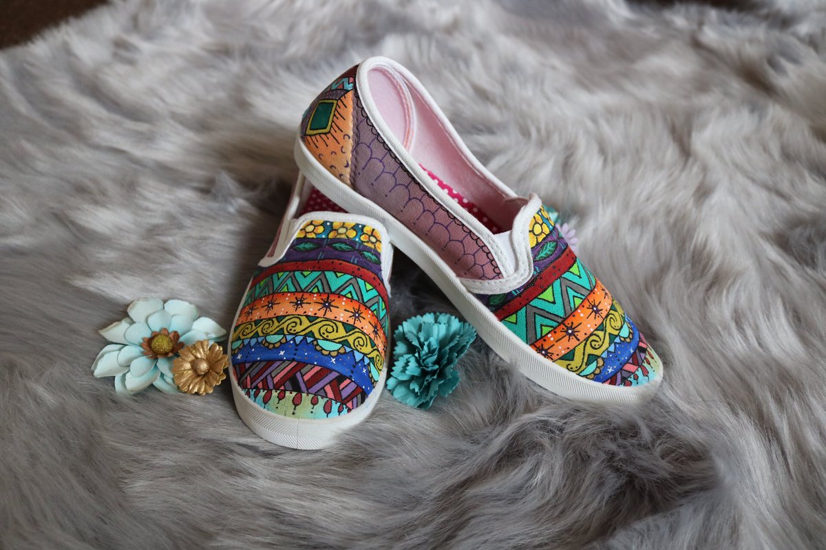 ChiantiDesigns's tweet photo. Currently for sale in my Etsy shop! #bohemianstyle #aztec #handpainted #colorful #shoes #custom #design https://t.co/wLP4gWVM6Y