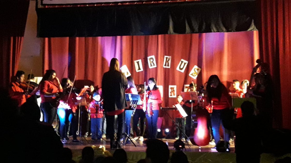 Esc .C.Colon los niños disfrutaron del espectáculo <a href="/artydance23/">Gilda Rodríguez</a> <a href="/fguillesaavedra/">GUILLERMO SAAVEDRA</a> <a href="/FerSiarezEa/">Fernanda Siarez EA</a> <a href="/patriciapinasco/">Patricia Pinasco</a> @YanilMarisol <a href="/FanjulGabriel/">Gabriel Fanjul A.</a> <a href="/sebabonduri/">Sebastian Bonduri</a> <a href="/juancarlosvilc/">Juan Carlos Vilca.</a>