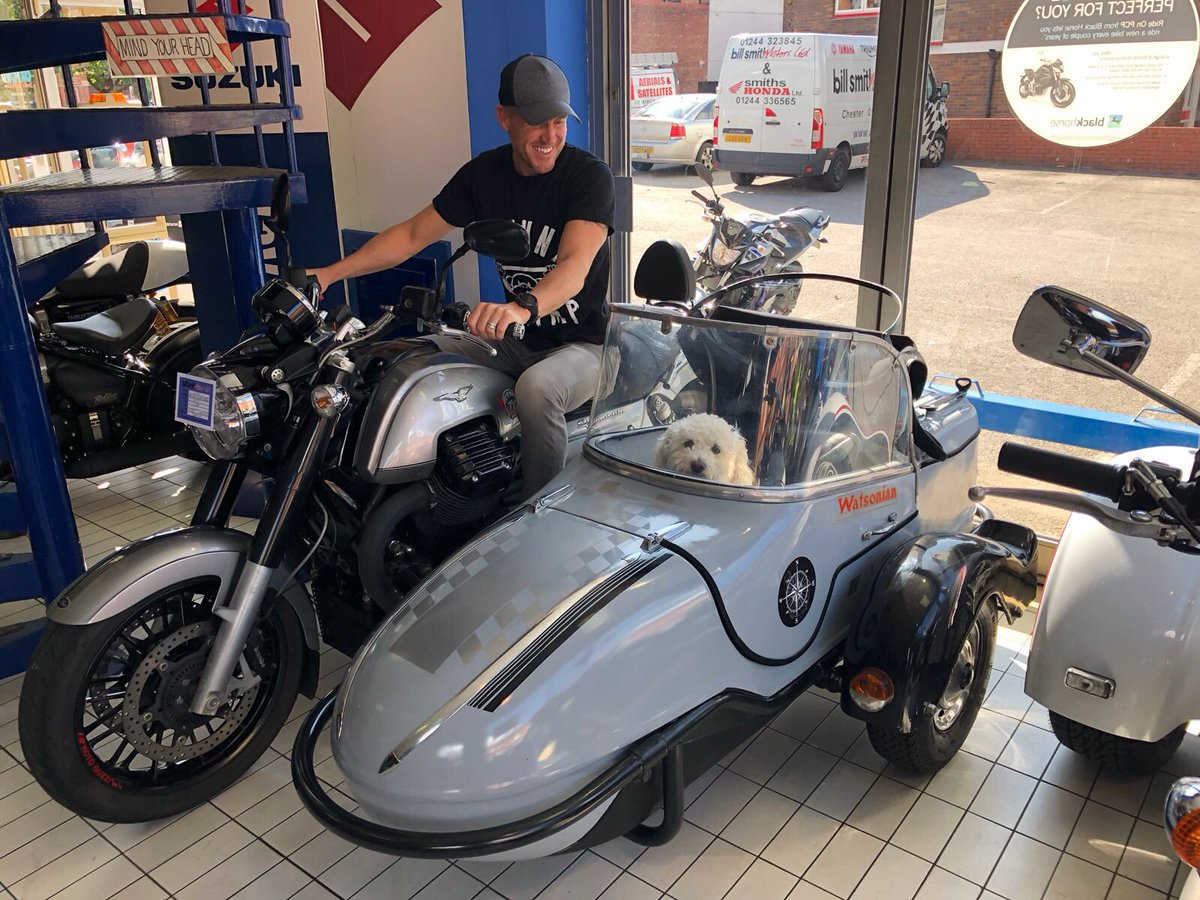 lloydyefc10's tweet photo. Looks like Eddie and I are sorted for new wheels thanks to @BillSmithMotors #Perfect #GreatRide #SuitsUs https://t.co/fJq73dckvJ