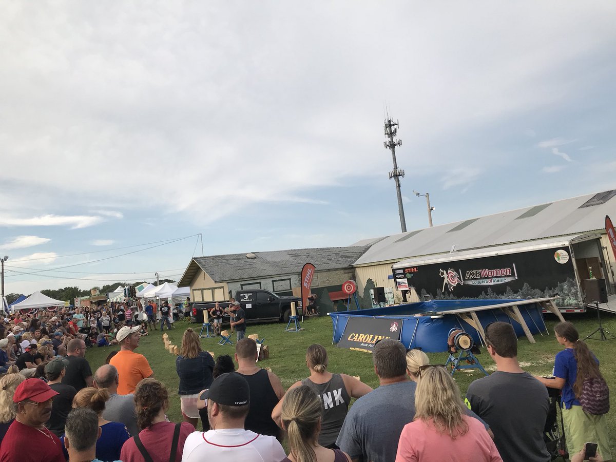 pandaflamethrow's tweet photo. Holy crap, chopping and throwing and greatness. @axewomen totally impressive. https://t.co/ozfQFOlEXf