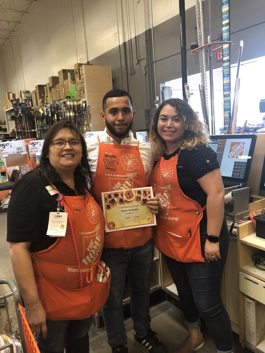 Congratulations to Oscar on his 1 yr Anniversary with store 507.