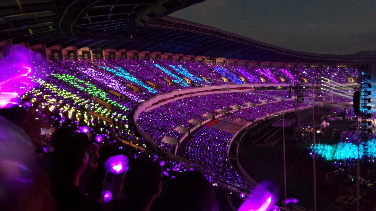 BTSpinkgost's tweet photo. アミボムの使い方……感動…… https://t.co/yzxrqSaYHX