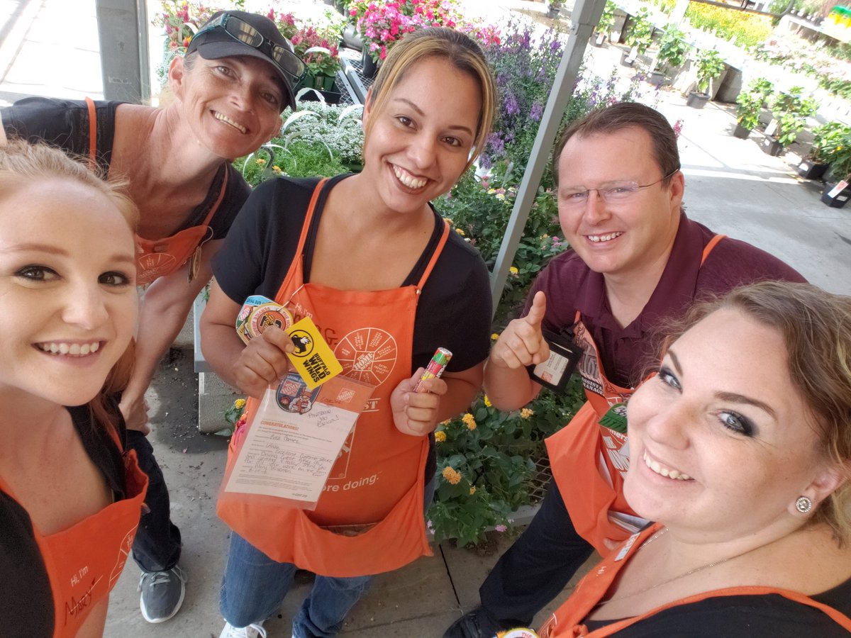 MaryMathias26's tweet photo. Miss Erica with great customer service and 4 credit apps in her shift outside garden! Get it girl!!! #D90 https://t.co/QRFVYUMNGQ