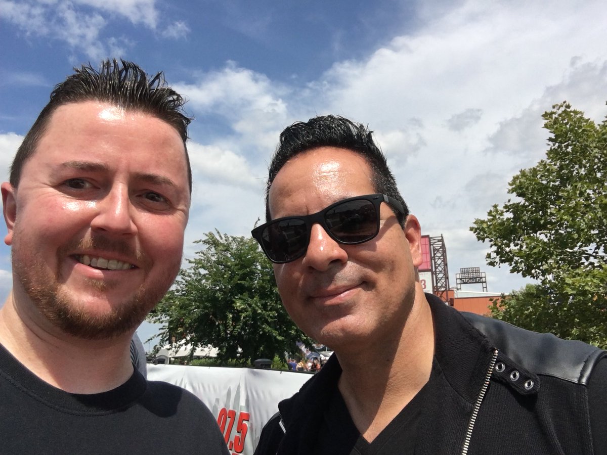 EaglesRmyJawn's tweet image. Great to meet u today @RobMaaddi #975FanFest #LondonContest