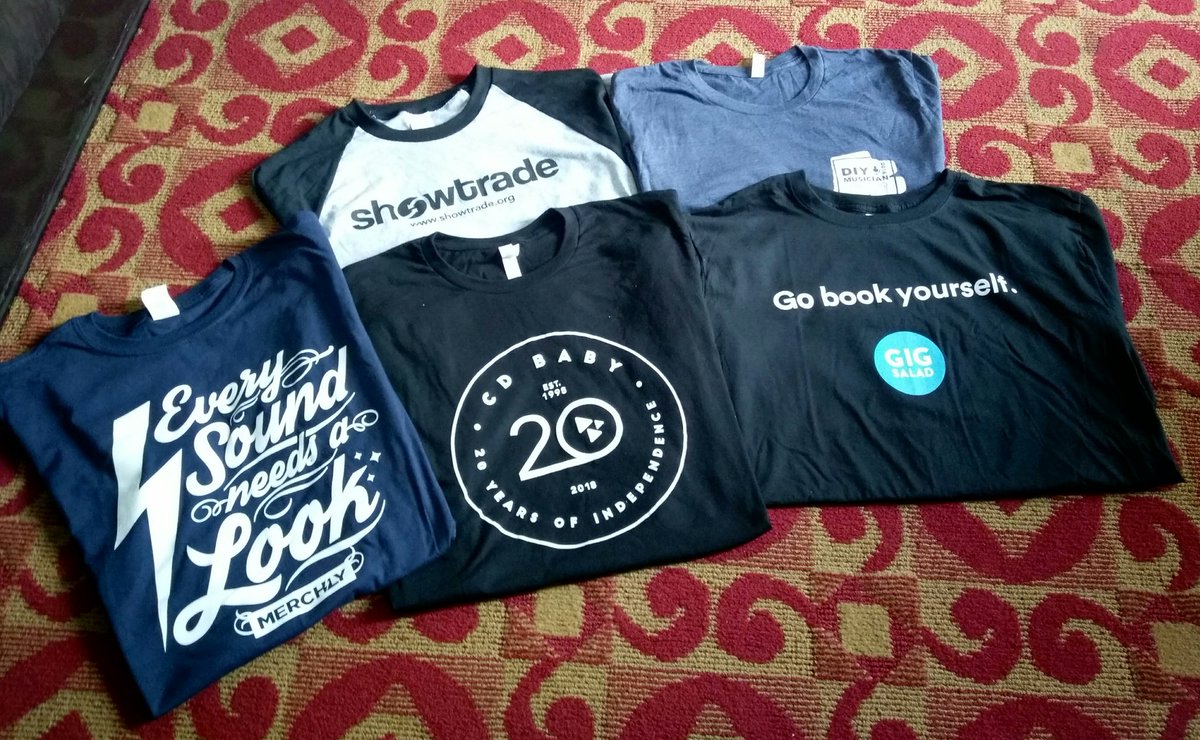 RichTycoonAO's tweet photo. 🎶Got a gang of good info + a gang of t-shirts 😁. Shout-out to @cdbaby @GigSalad @showtrade @MerchlyMerch for working OT to help us indie artists succeed. 
🎼 #diymusician https://t.co/6uy1RqoHvF
