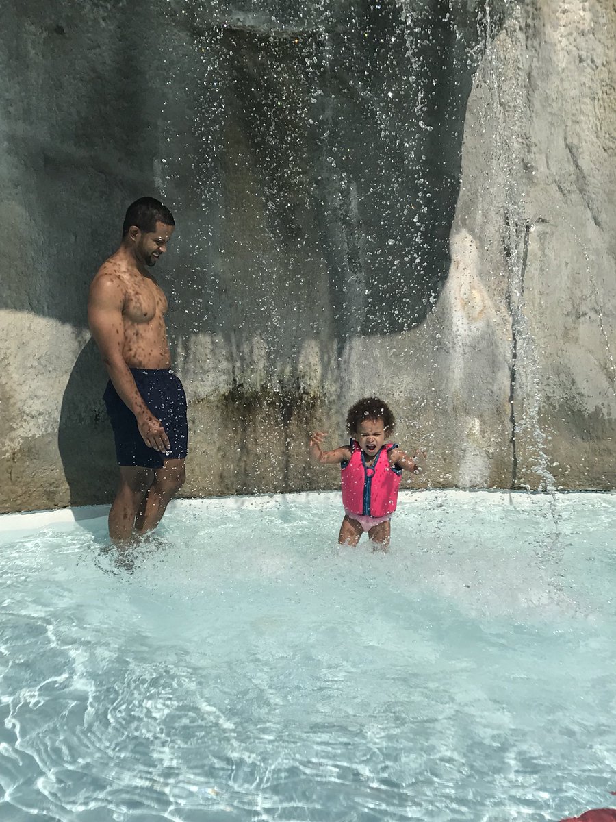 AnimatedTitties's tweet photo. Family time 🤗 celebrating the end of summer https://t.co/SCsge6PLSy