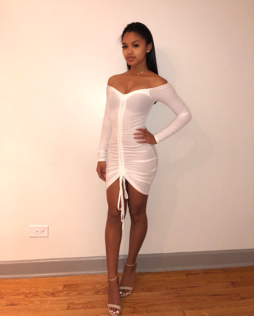 asia_tasanee's tweet photo. I can see her beauty with both eyes closed💕 https://t.co/mFszLen2RQ