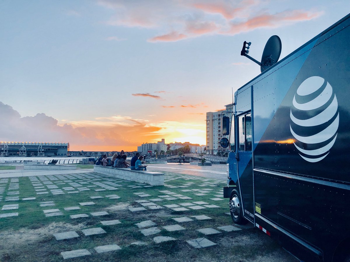 mobileeventpr's tweet photo. Disfrutando con nuestra gente de Bahía Urbana. Búscanos y recarga tu teléfono gratis. #attemployee #attlife #paintingthecentralblue #masdelotuyo #mascercadeti #mobileretailpr #oldsanjuan #sanjuan #puertorico @bahiaurbana https://t.co/8czvncQ6Md