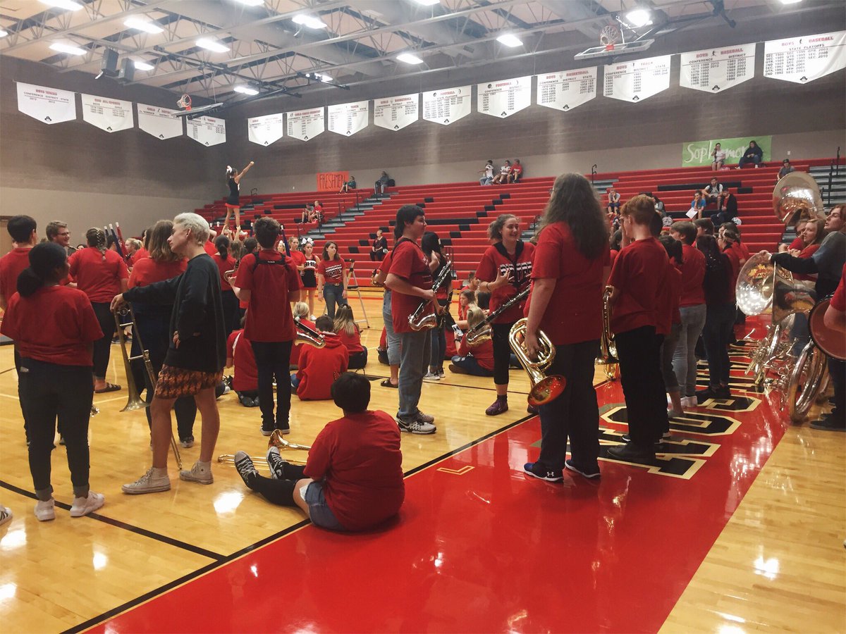 bransonhsstuco's tweet photo. WELCOME BACK #BHS! We hope everyone had an AMAZING first week back! We are so pumped for this school year! Make sure to follow @bransonhsstuco for event information and pics! https://t.co/3ZM1EHog2n