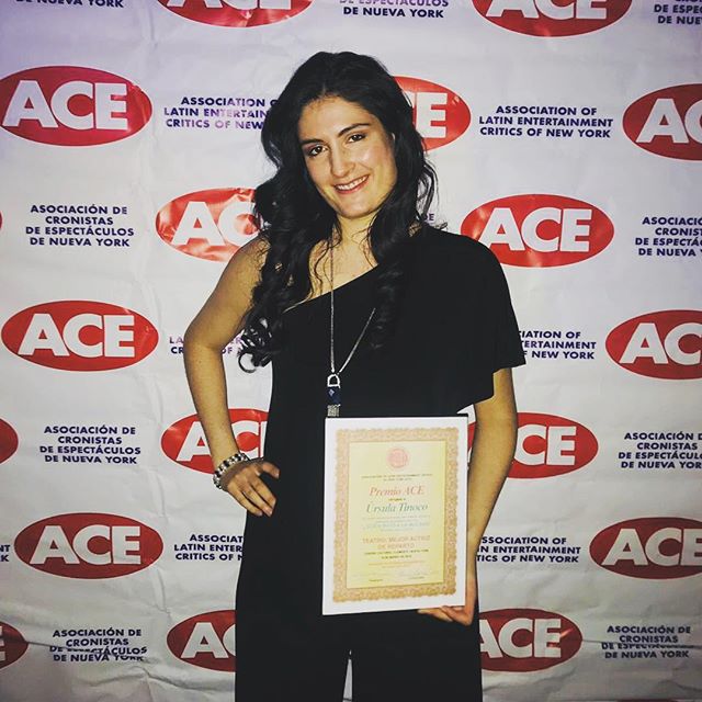 📹 @Ursula_Tinoco brilla en <a href="/Broadway/">broadway</a>.com. La mexicana ganó el premio a Mejor Actriz de Reparto en los <a href="/LatinACEawards/">Latin ACE Awards</a>. En #PoderPositivo ow.ly/OG3w30ly4of  🔓
