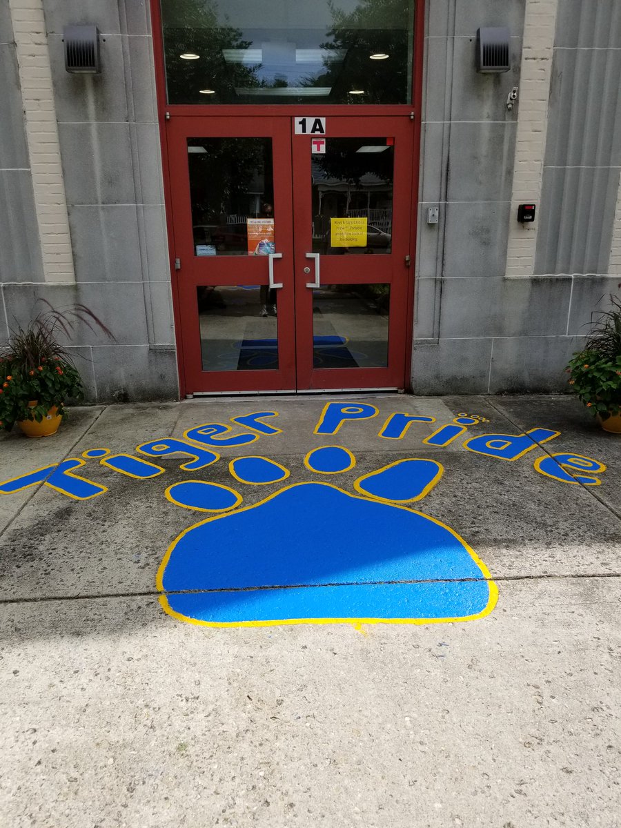 MissB105's tweet photo. Shoutout to the volunteers who came to Truitt IS today to help with the 13th Annual @WaveCityCare School Makeover! The school looks amazing! It will be a great year for the Tiny Tigers about to enter the building! @cpschoolsva  #HeresToANewSchoolYear #TheBestOneYet https://t.co/qjQQziCVMO