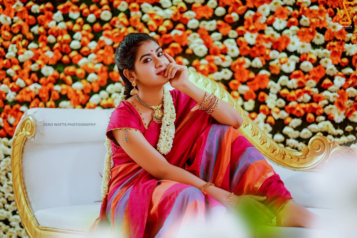 zerowattsphoto's tweet photo. We are always in awe of how flawless Nithyasree is, Draped in stunning weaves and decked with gorgeous ornaments, she look nothing less than perfect. We're in love with her porcelain-doll looks and gorgeous red Saree.
#Nithyashree #ZeroWattsPhotography
@iamNithyashree
@zwstudios https://t.co/13vyOvxOLa