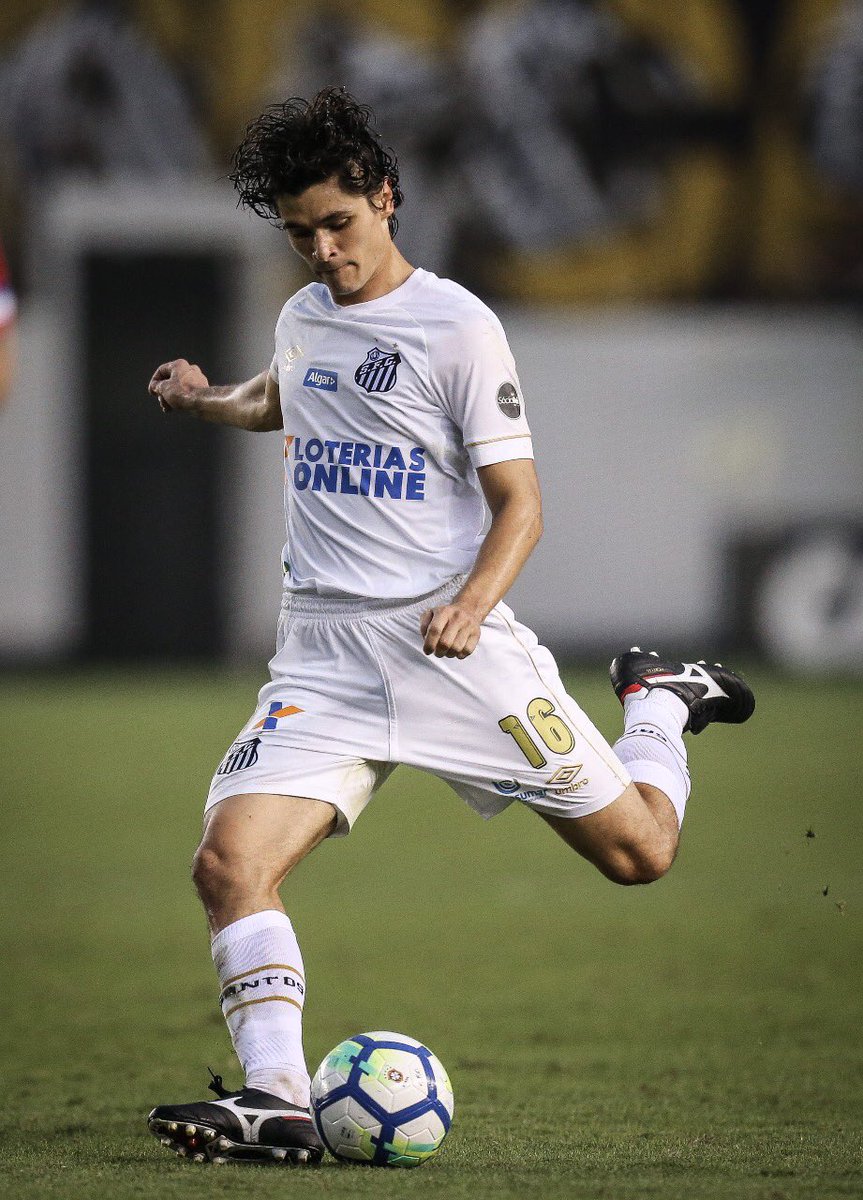 dodopires's tweet photo. + 3 pontos, e continuamos subindo! 👆Vitoria para o nosso guerreiro @GHenrique093 , boa recuperação irmão. #SANxBAH #Brasileirão2018 #SantosSempreSantos 📸 Ricardo Nogueira https://t.co/wIqDe86JaM