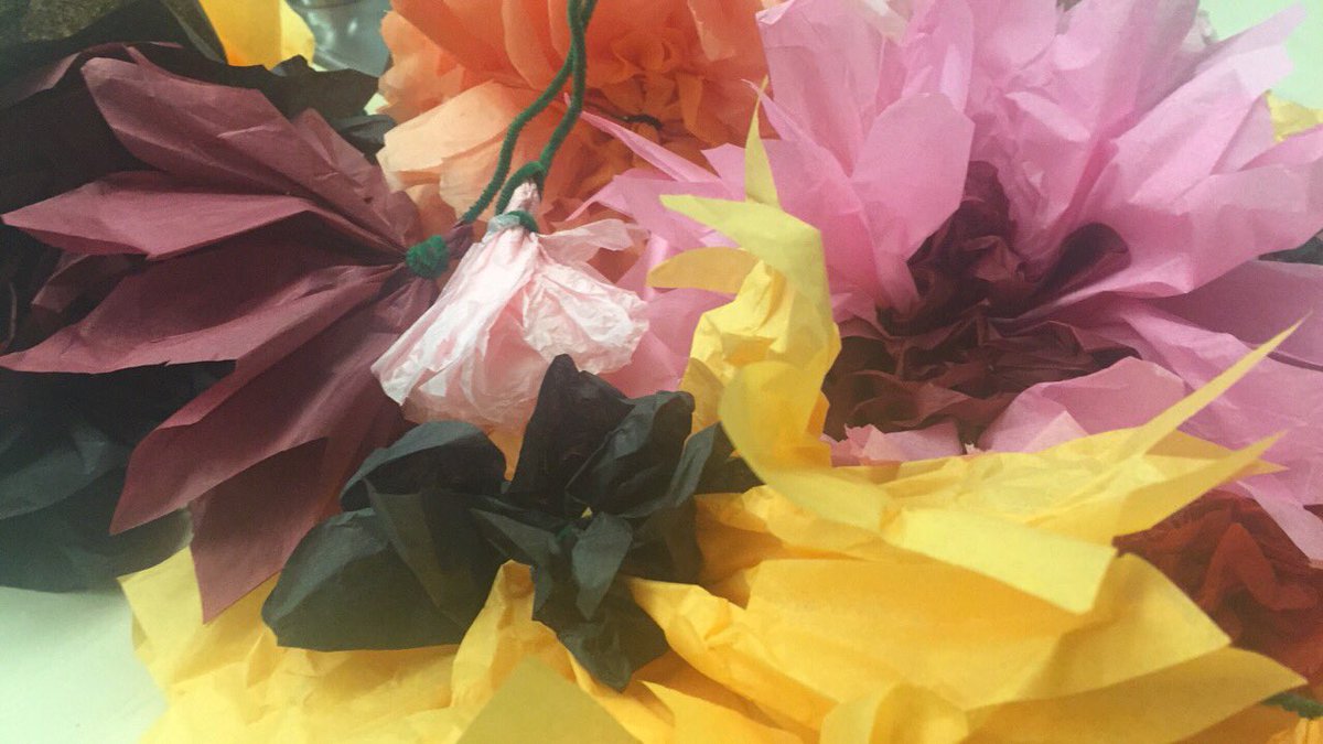 pal_fairfield's tweet image. Chill &amp;amp; Spill prep day!  #heART happens at the center!  Members of the PAL team spent today preparing projects and discussion points!  #DRAWitOUT  at PAL on Monday’s!