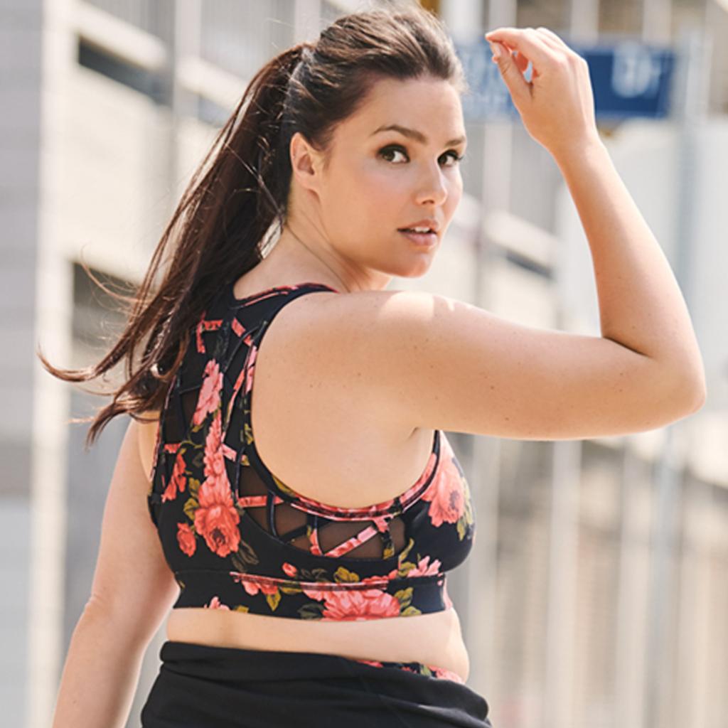 Torrid's tweet image. Shopping burns calories, so get your steps in by checking out our Activewear 💥#facts #squatgoals #weekendworkout #TorridActive torrid.me/s7qZyB