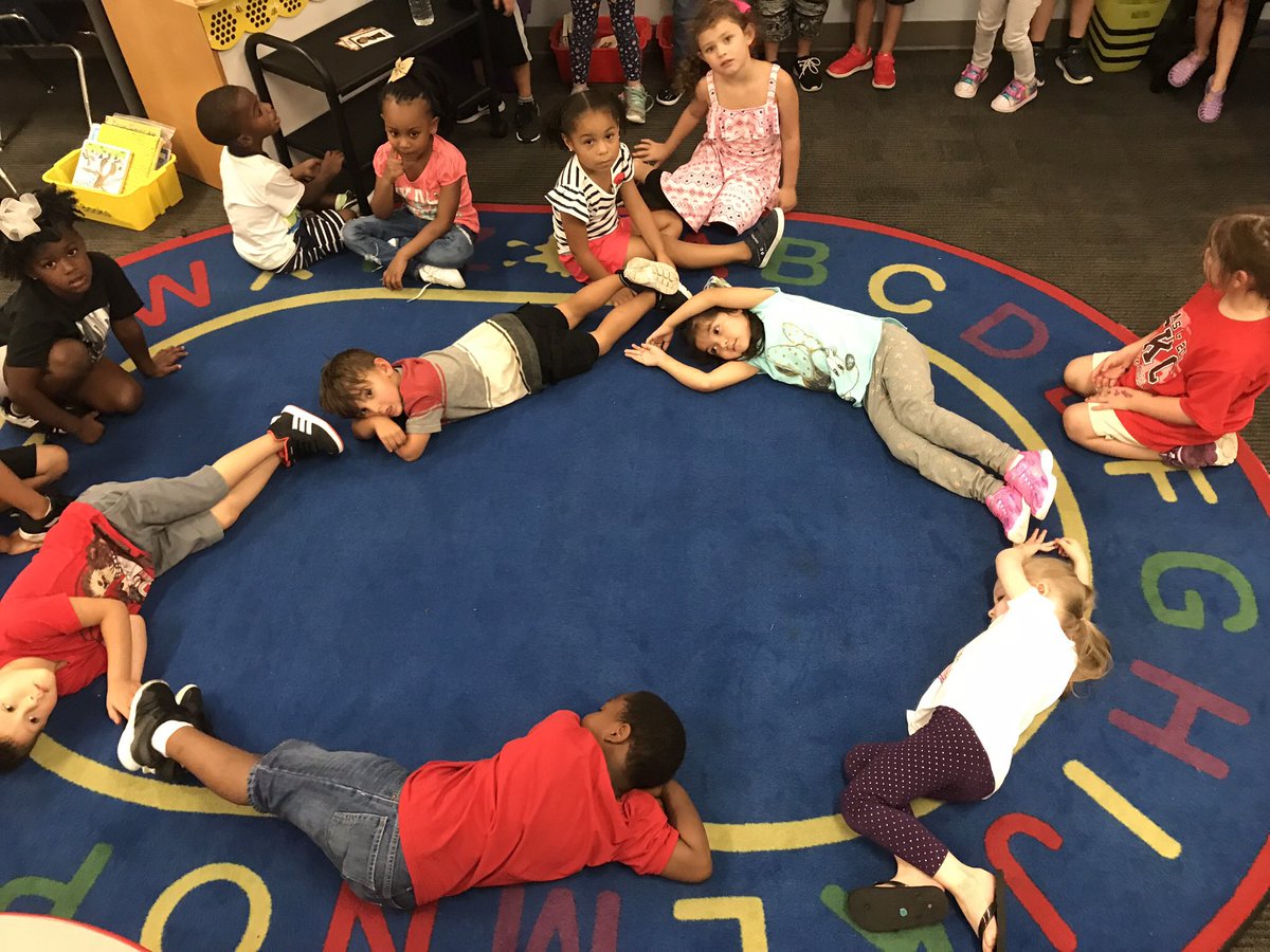 BoundsBusyBees's tweet photo. Making shapes! #prek #CKC https://t.co/tcZPcQ9tYY
