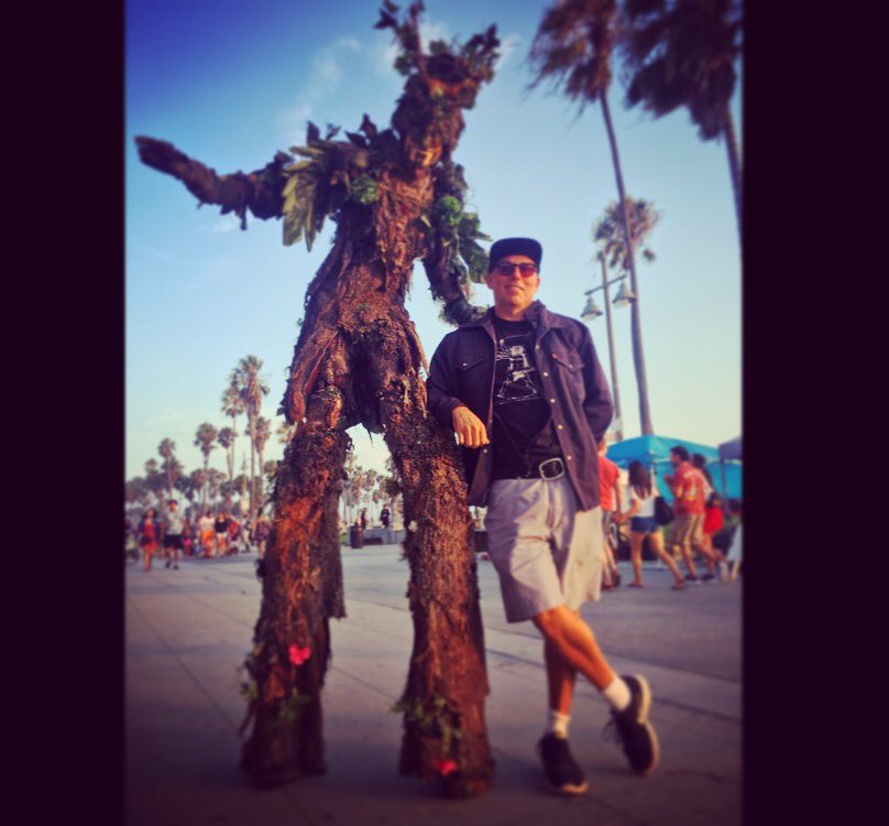 mangelomedia's tweet image. Brother Tree and me enjoying Friday’s sunset. @treemanity @adocumentree #indyfilm #buddymovie #adocumentree #venicebeach #veniceculture #mangelomedia #documentary #treeman #treeyalater