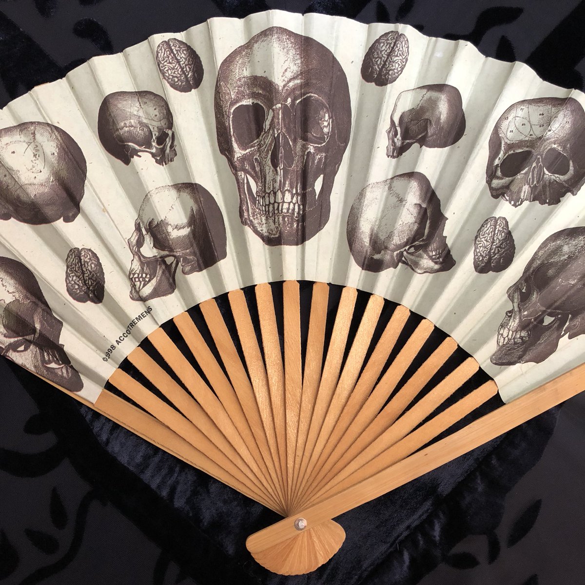 This eldergoth girl needs a fan today. This vintage one will do. #heatwave #goth #eldergoth #skull