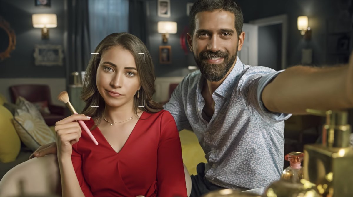 verge's tweet image. Huawei gets caught faking DSLR shots as smartphone pictures in a commercial theverge.com/circuitbreaker…