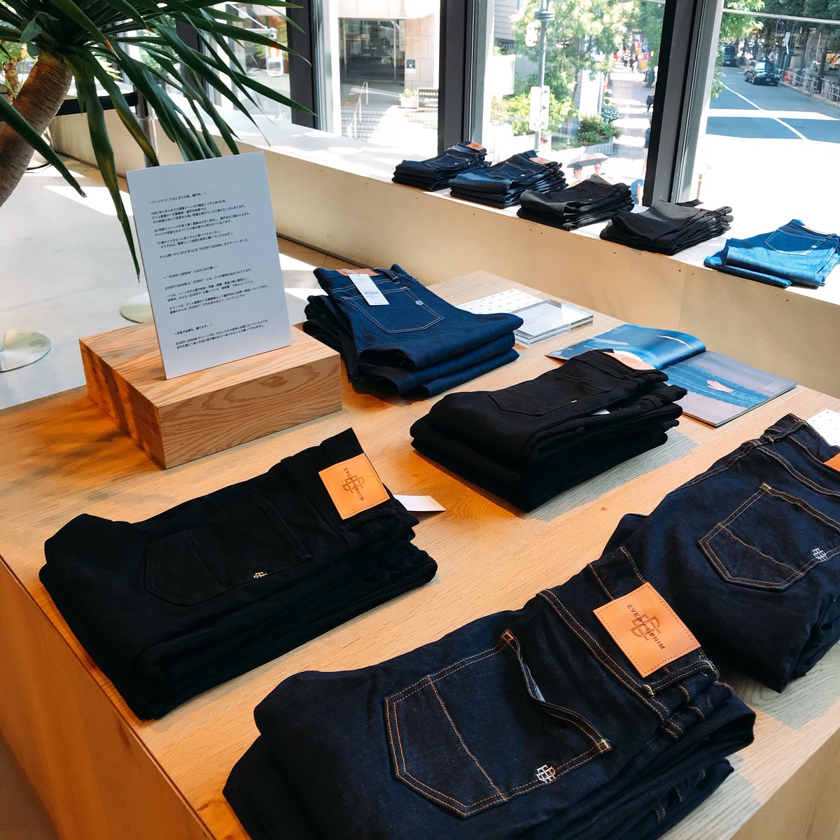 tamuken's tweet photo. 日々愛用しているデニム、 @everydenim さんのインディゴ染め体験イベント #popupfactory に行ってきました!ちょっと汚れた白Tシャツがいい感じの雰囲気に。今日まで渋谷、当日受付いけそうなので近くの方はぜひ。
https://t.co/017vQUFDgS https://t.co/ZI0hOylSTO