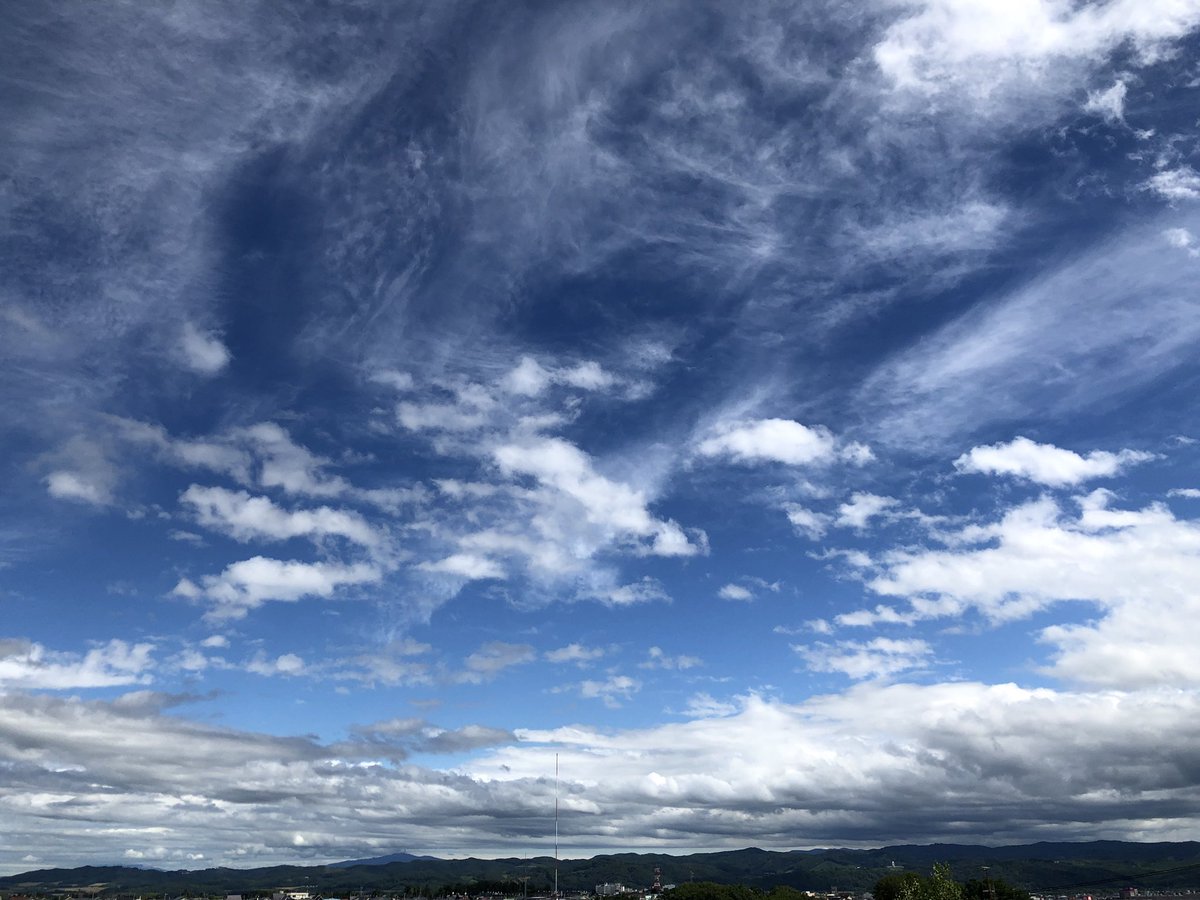 窓から見える空