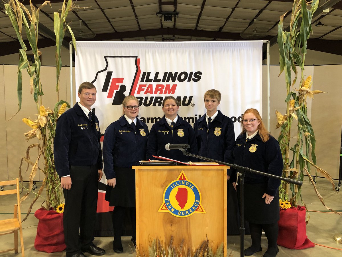 ClintonFFA_IL's tweet photo. Clinton FFA members had a great time helping serve at tonight's DeWitt County Farm Bureau 100th Anniversary Celebration! Giving up our Saturday night was worth it to give back to an organization that continuously supports us. #MaroonPride @ILFarmBureau https://t.co/tgP6fy63O6