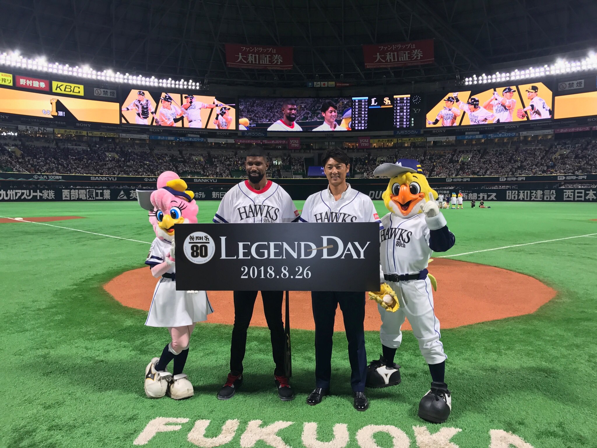 福岡ソフトバンクホークス 公式 本日はレジェンドデー開催 トークショーとセレモニアルピッチにズレータ氏と斉藤和巳氏が登場 斉藤氏は 強打者なので打たれたくないと本能で内角の厳しいコースに投げました 一方 空振の予定で 福岡ソフトバンクホークス 公式 本日はレジェンドデー開催 トークショーとセレモニアルピッチにズレータ氏と斉藤和巳氏が登場 斉藤氏は 強打者なので打たれたくないと本能で内角の厳しいコースに投げました 一方 空振の予定で