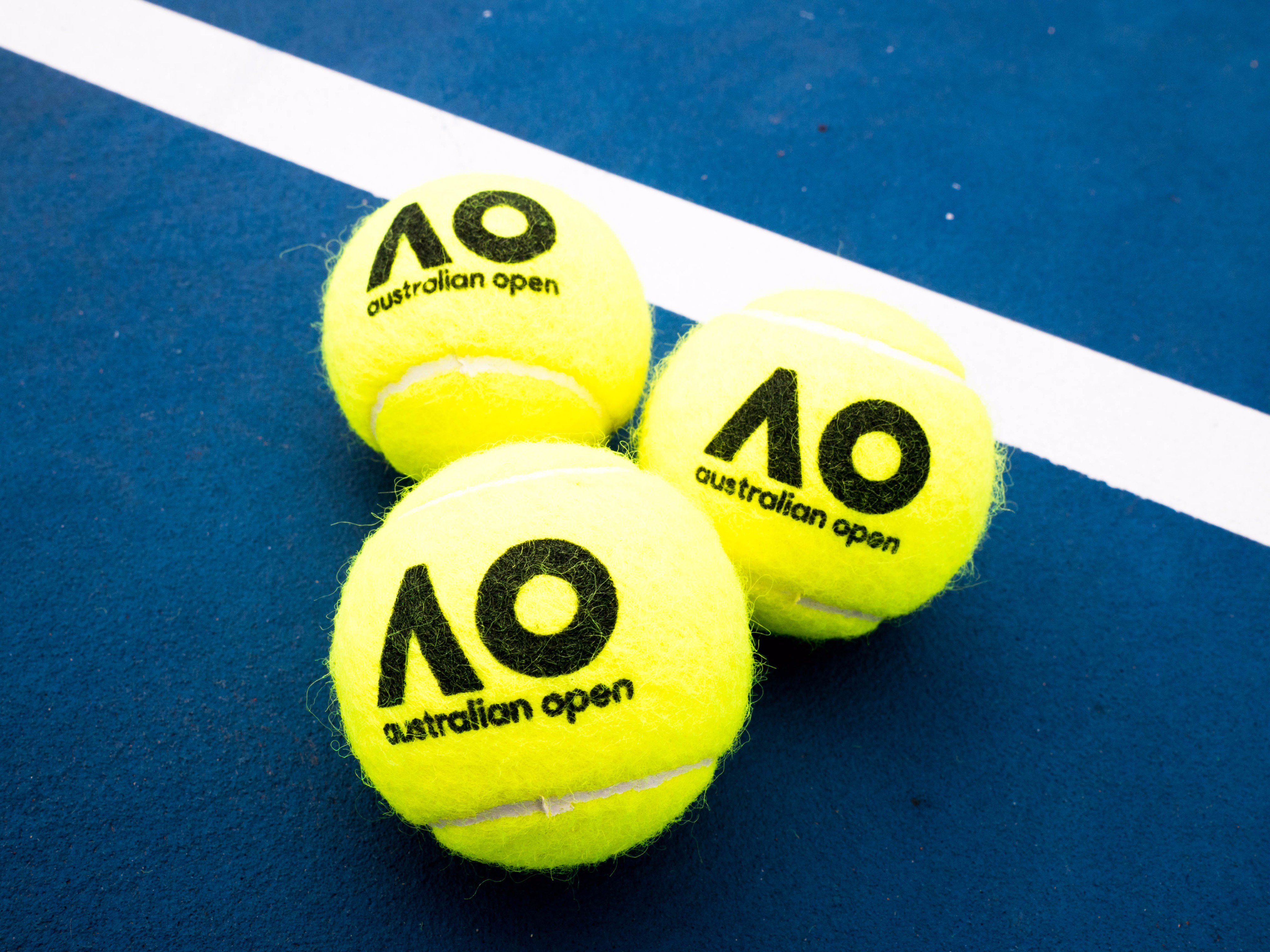 Kammerat Mos Resonate AusOpen on Twitter: "New balls please… Dunlop will be the official ball  partner of Australian Open 2019. The new five-year partnership, announced  today in New York, will see Dunlop provide the official
