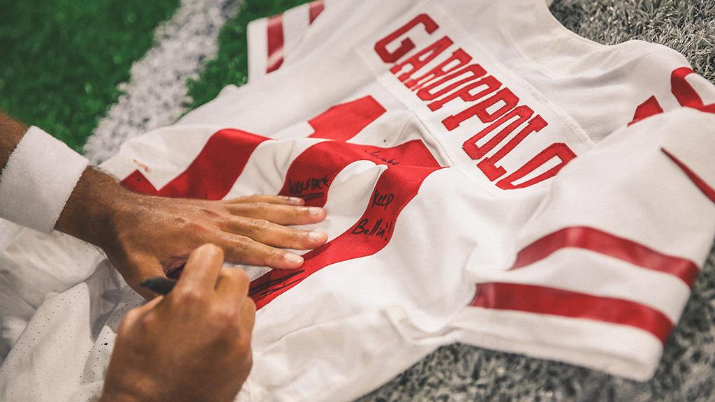 49ers's tweet photo. Brothers for life ✊ #FootballIsFamily https://t.co/pfq86ST37Q