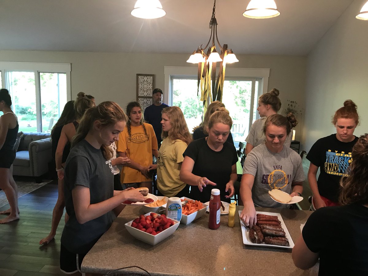 LadyBearsFutbol's tweet photo. #togetherwearestronger #teammateship #webreak🍞 #teambonding https://t.co/0zrXQj5sac