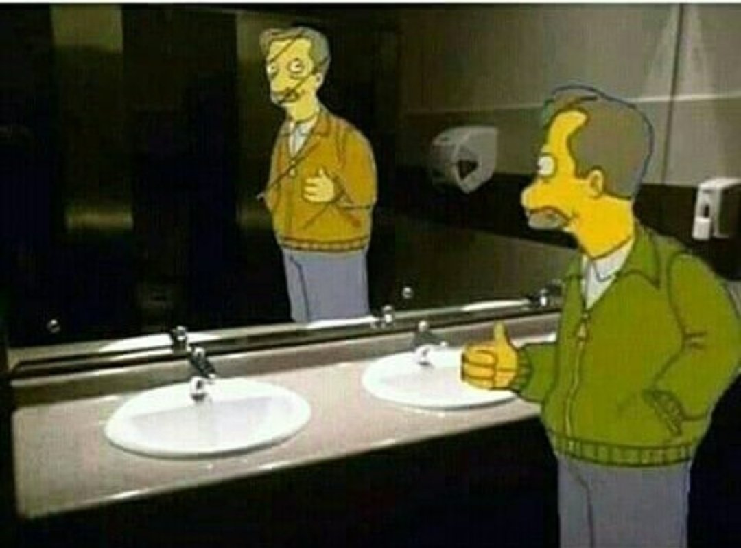 Elparaguayo1231's tweet photo. Estas en el baño de la fiesta y te miras en el espejo para ver qué tan puesto estas https://t.co/mFCZuehl2B